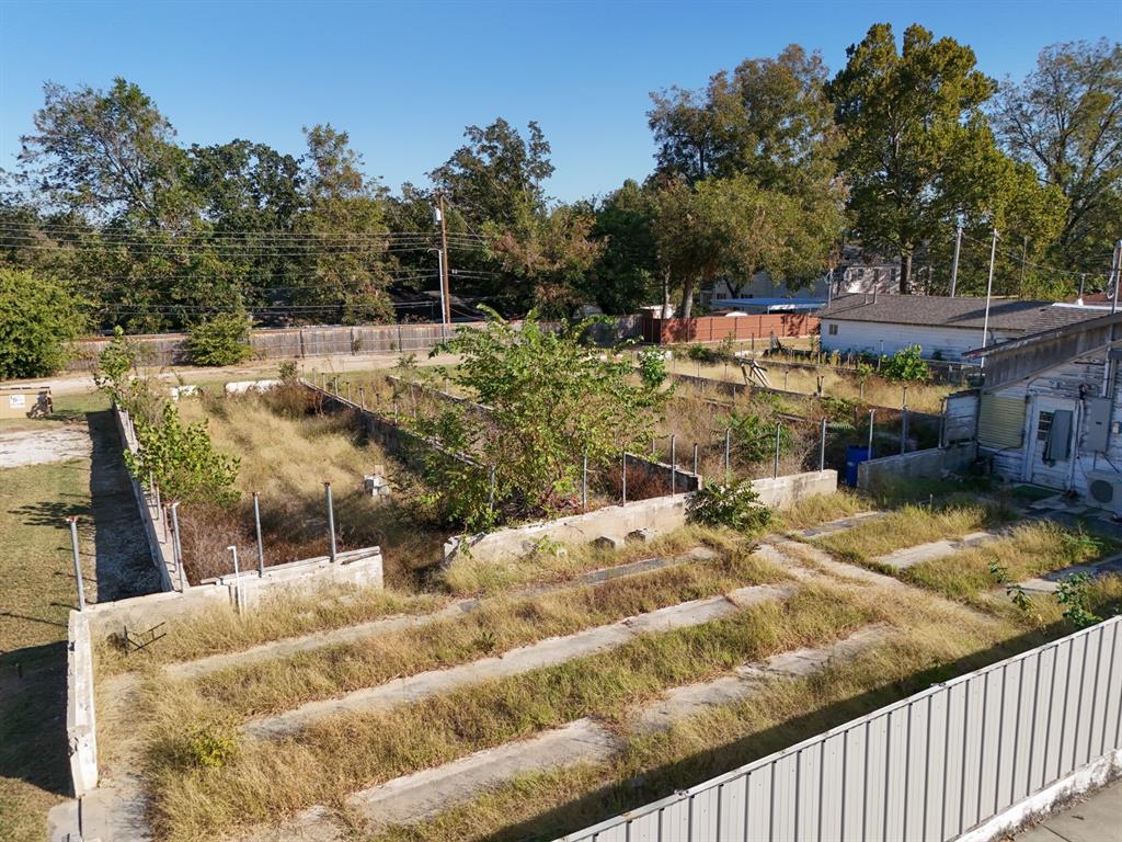 1525 N Broadway Avenue