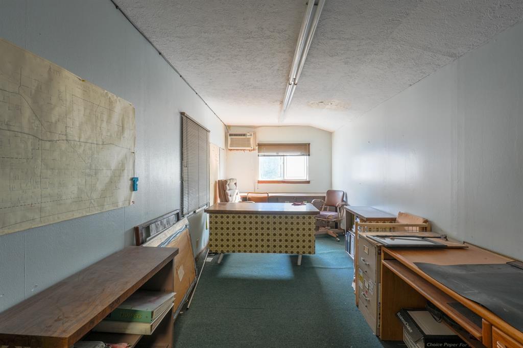 1525 N Broadway Avenue