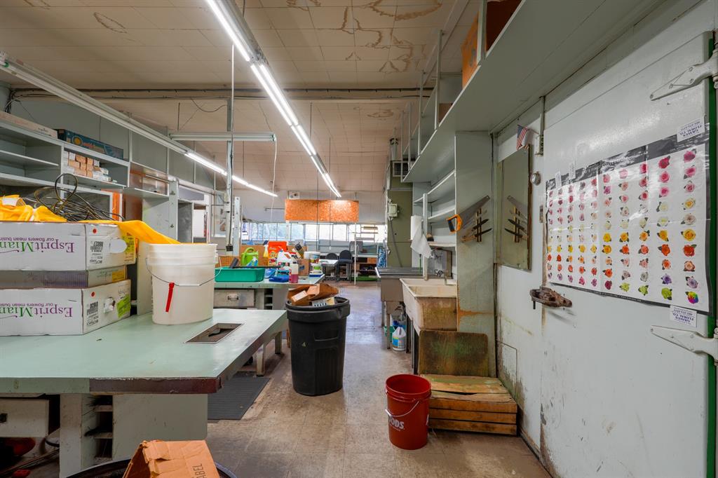 1525 N Broadway Avenue