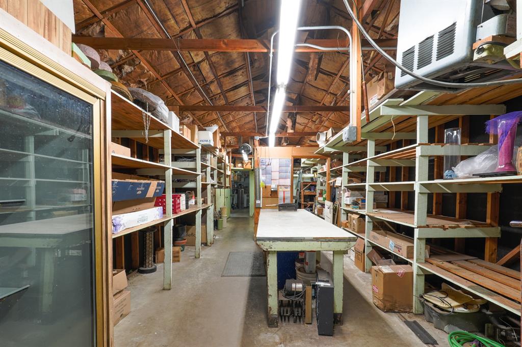 1525 N Broadway Avenue