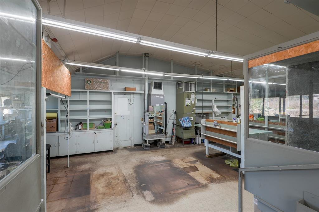 1525 N Broadway Avenue