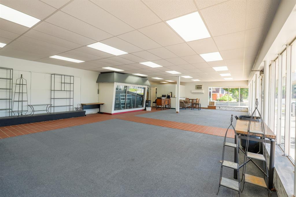 1525 N Broadway Avenue