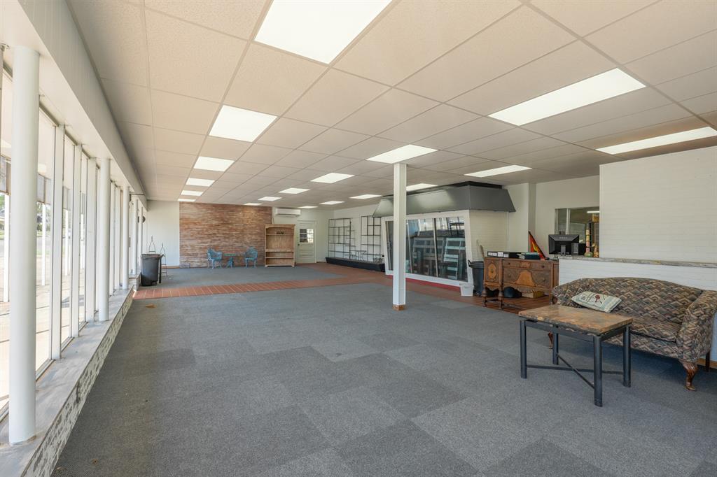 1525 N Broadway Avenue