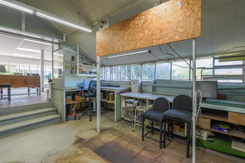 1525 N Broadway Avenue