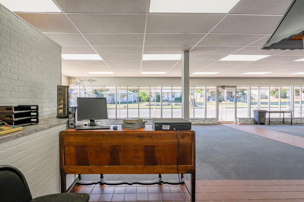 1525 N Broadway Avenue