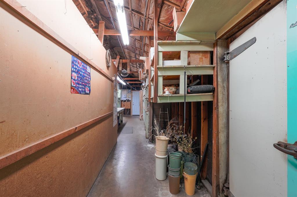 1525 N Broadway Avenue