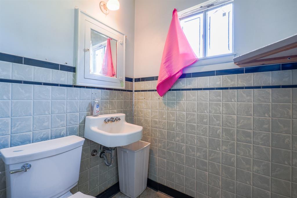 1525 N Broadway Avenue