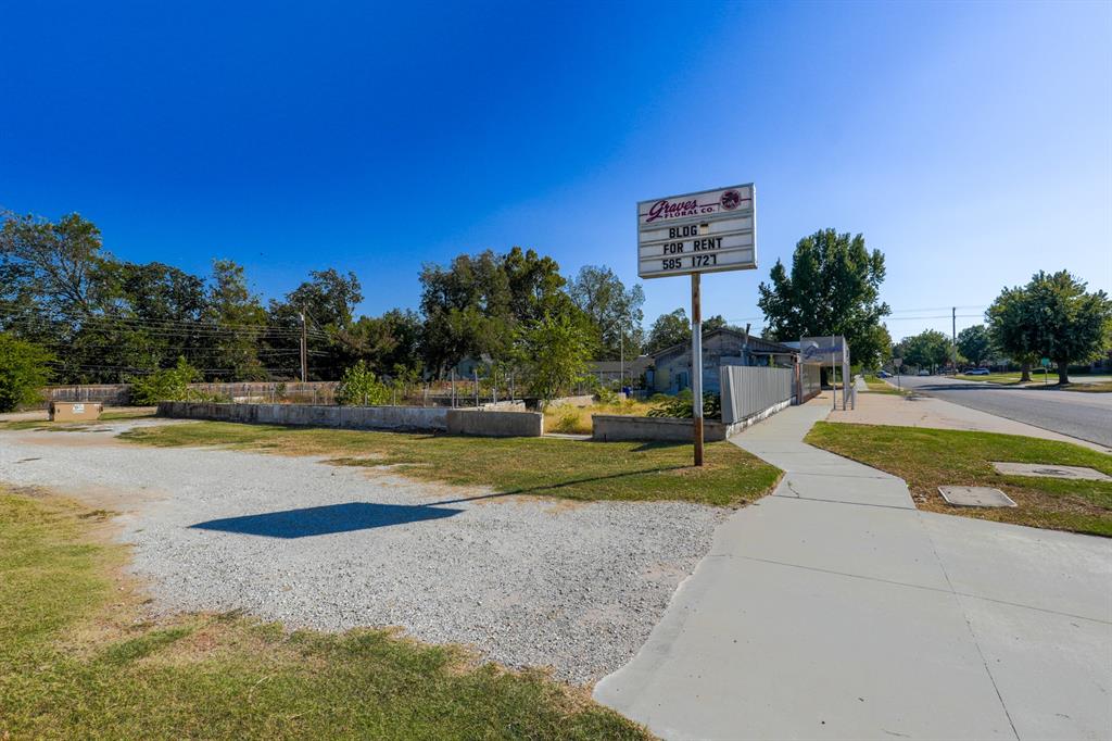 1525 N Broadway Avenue