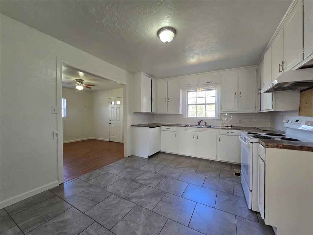 1011 N Rangeline Street