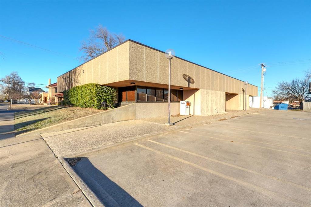 123 W Highland Street