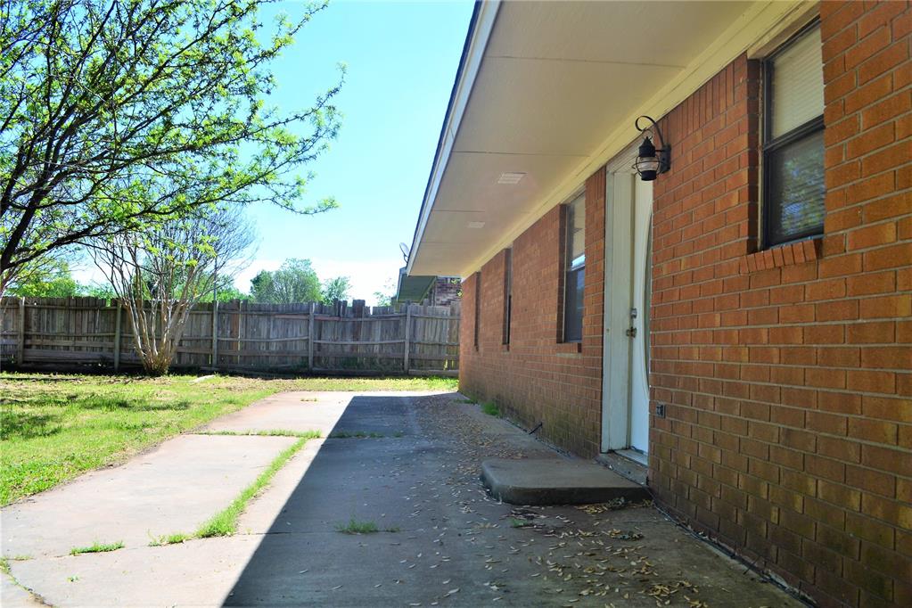 1203 N Whispering Glen Street