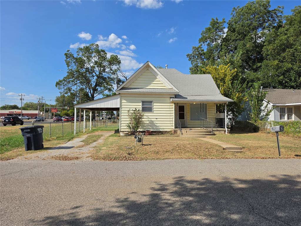 904 E 7th Street