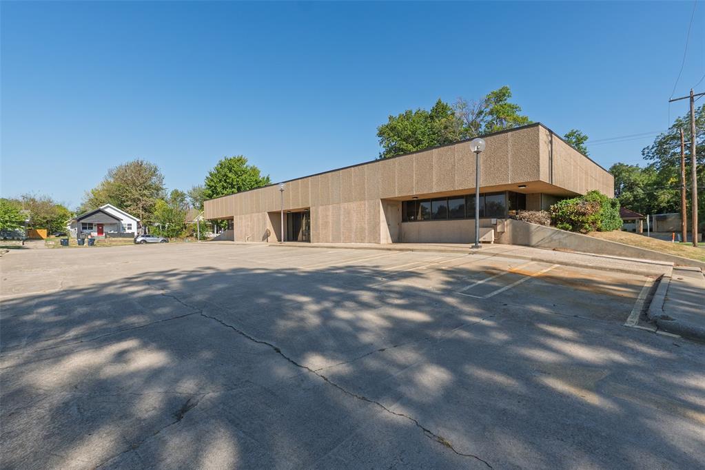 123 W Highland Street