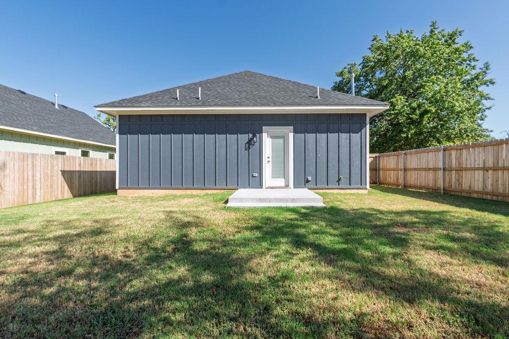 814 W Locust Street
