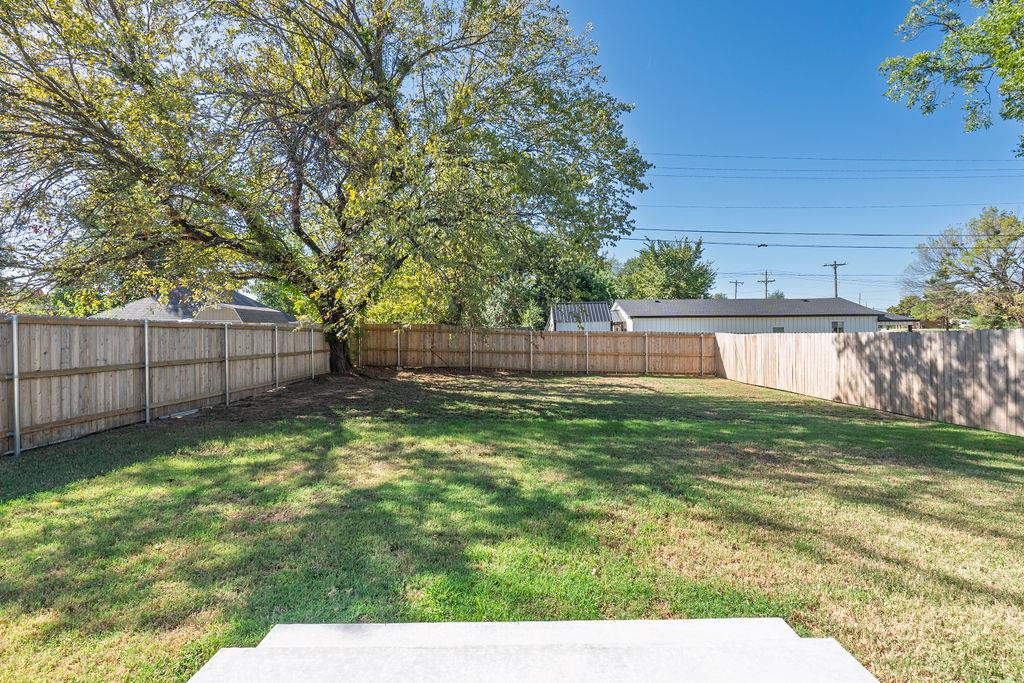 814 W Locust Street