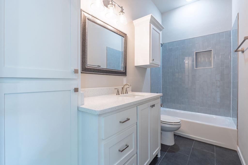 814 W Locust Street