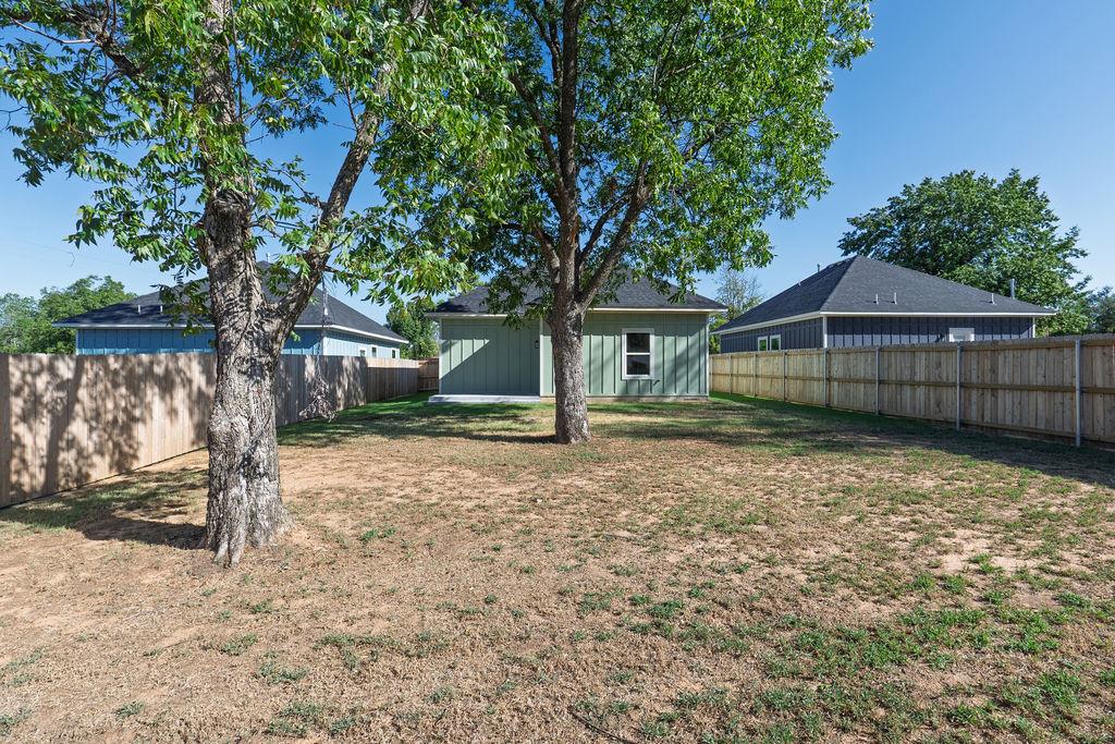 820 W Locust Street