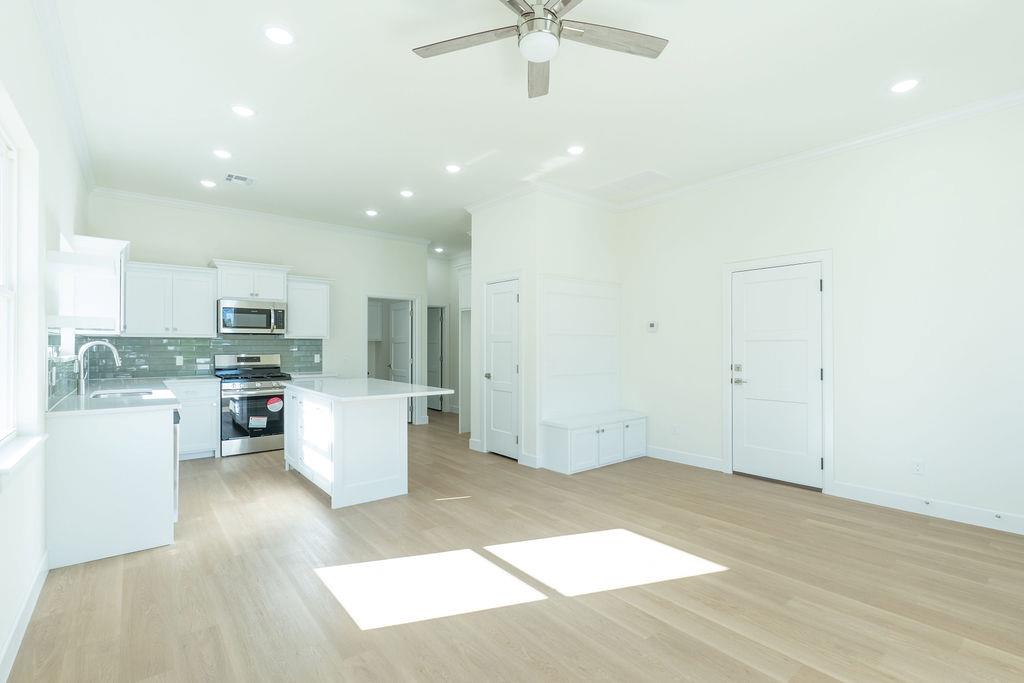 820 W Locust Street