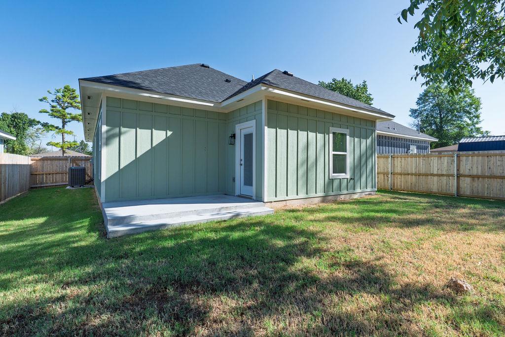 820 W Locust Street