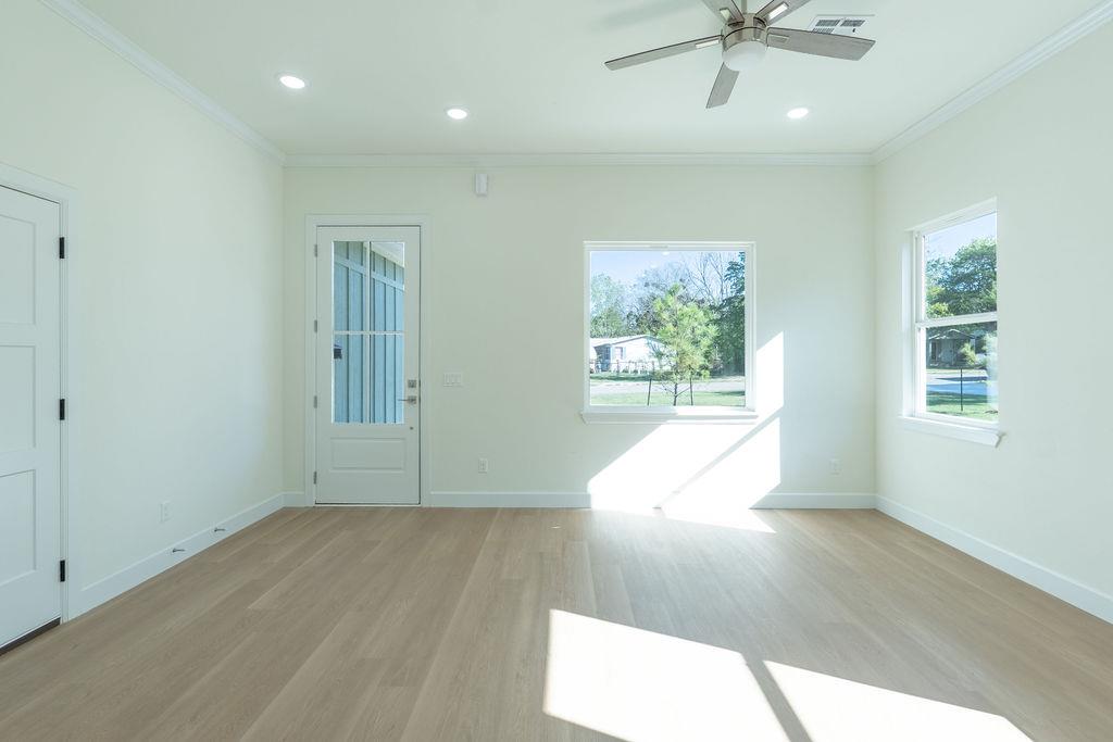 820 W Locust Street