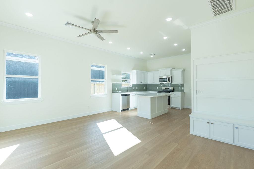 820 W Locust Street