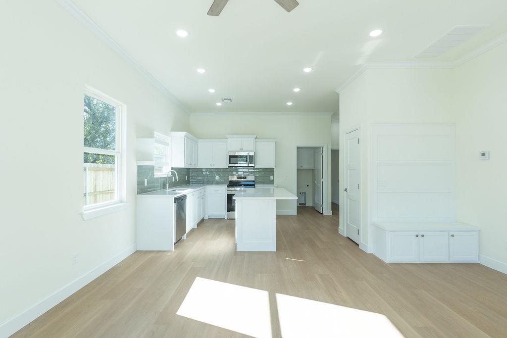 820 W Locust Street