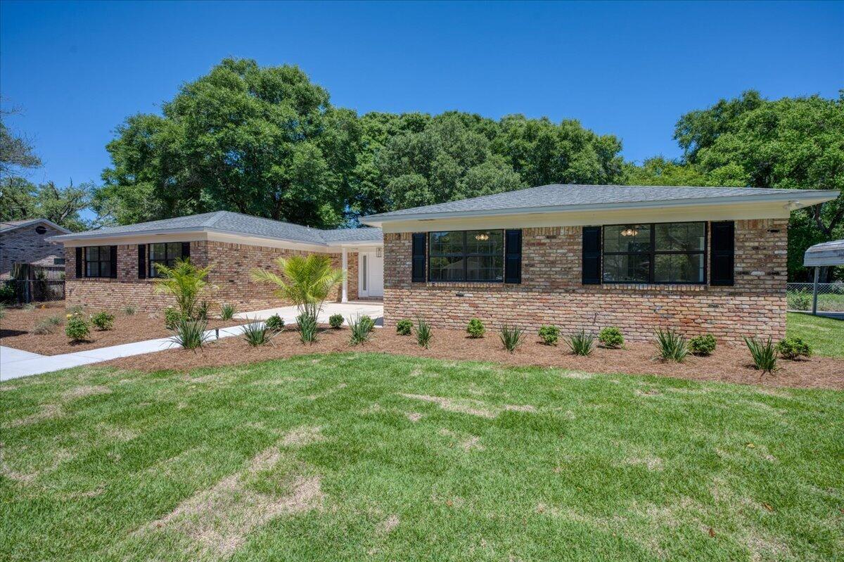1467 Live Oak Street