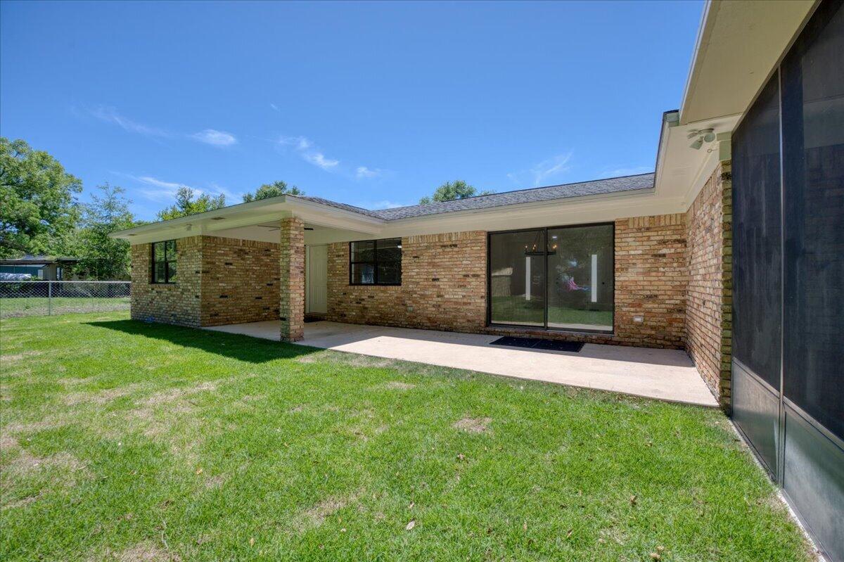 1467 Live Oak Street
