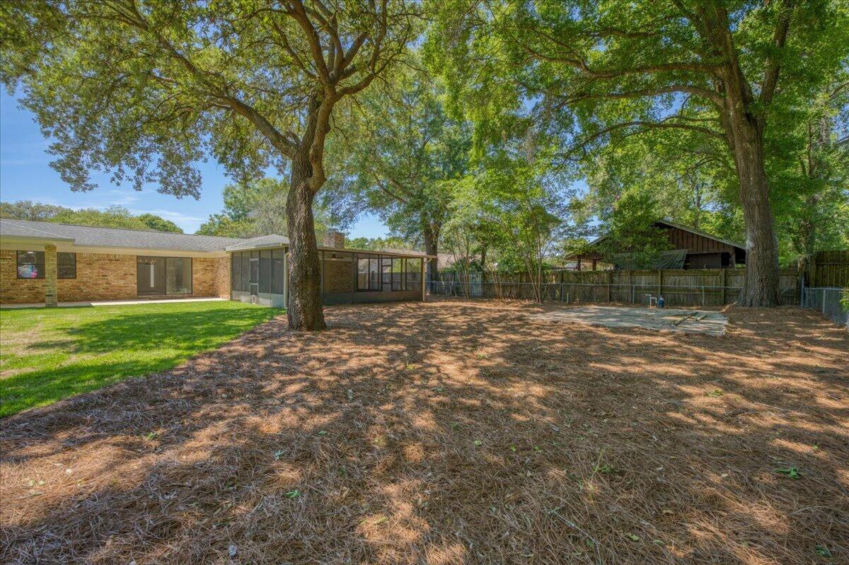1467 Live Oak Street