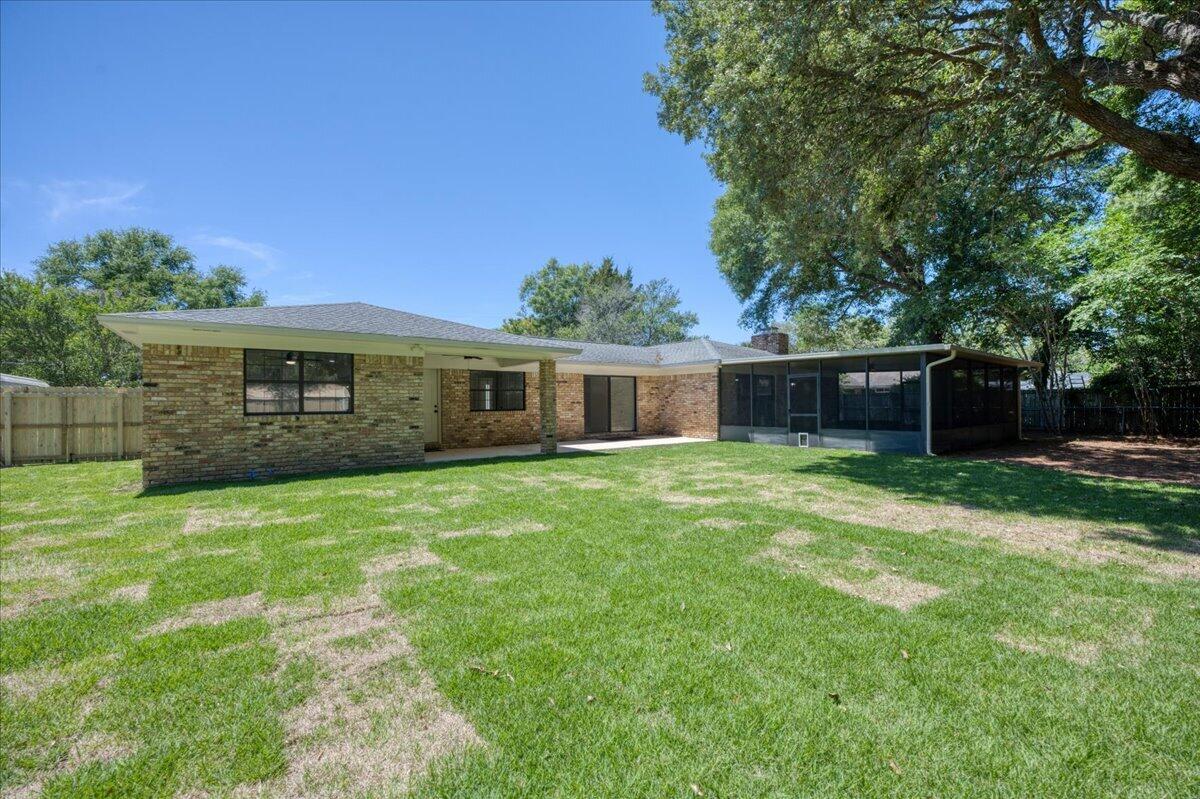 1467 Live Oak Street