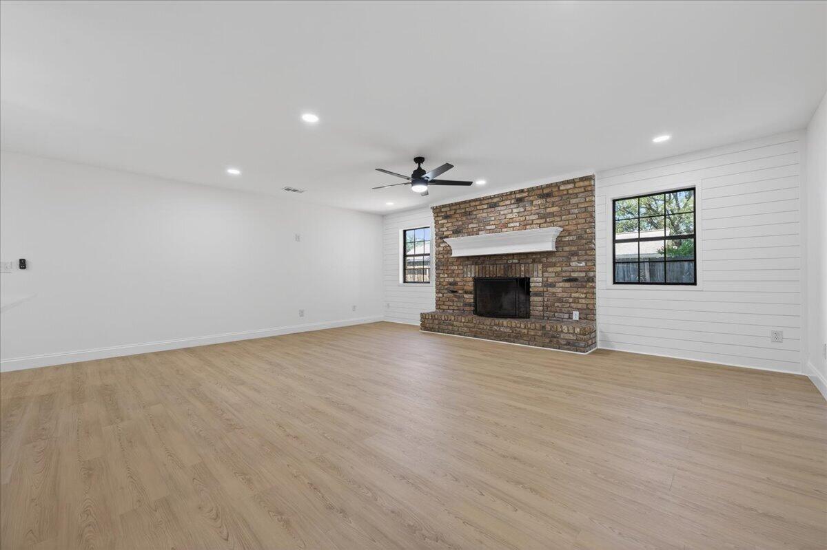 1467 Live Oak Street