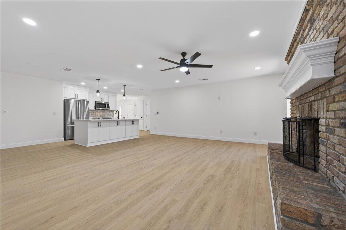 1467 Live Oak Street