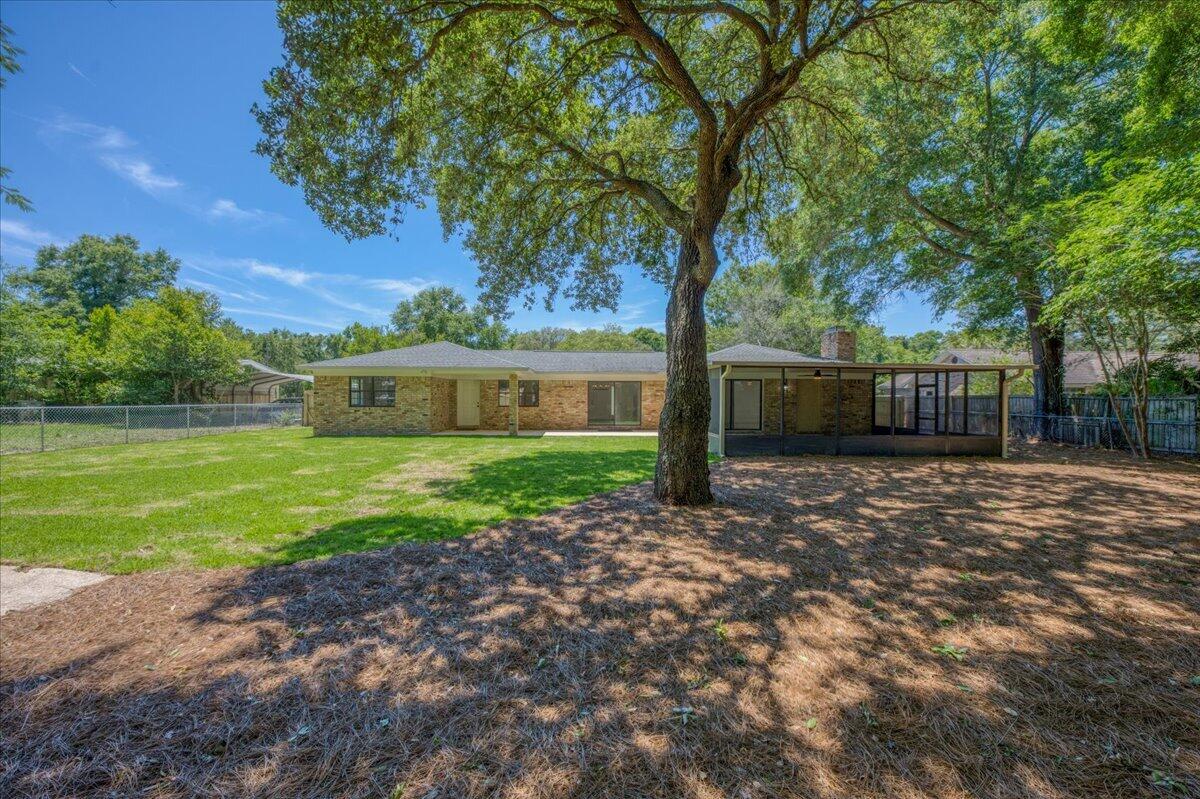 1467 Live Oak Street