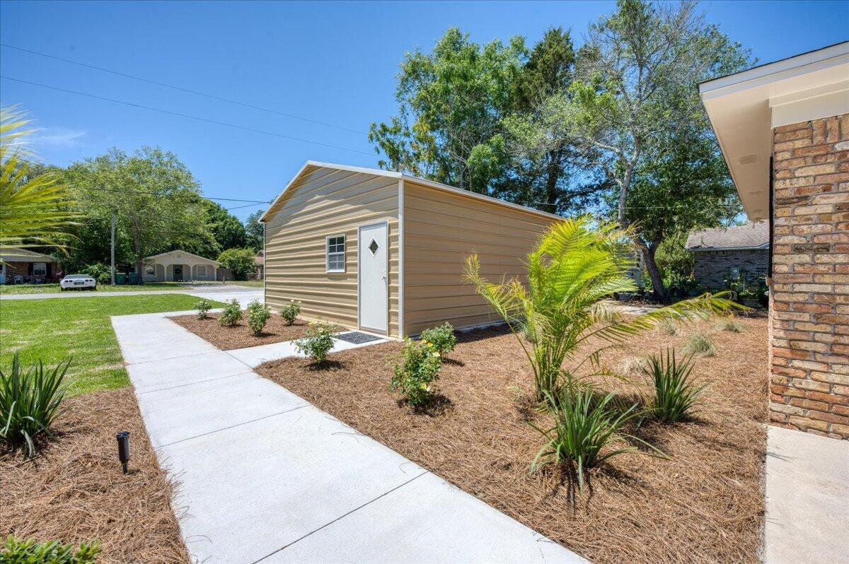 1467 Live Oak Street