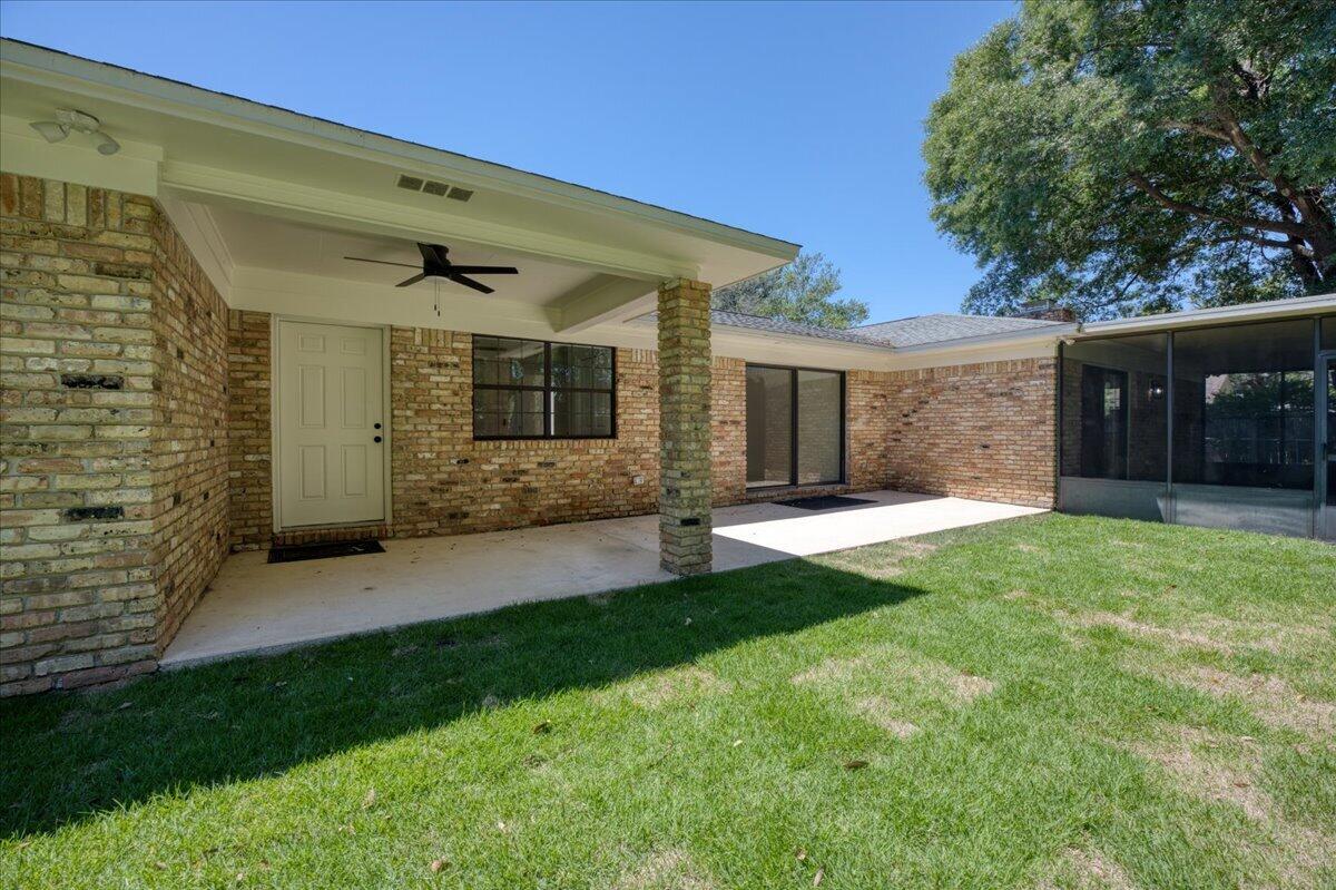1467 Live Oak Street
