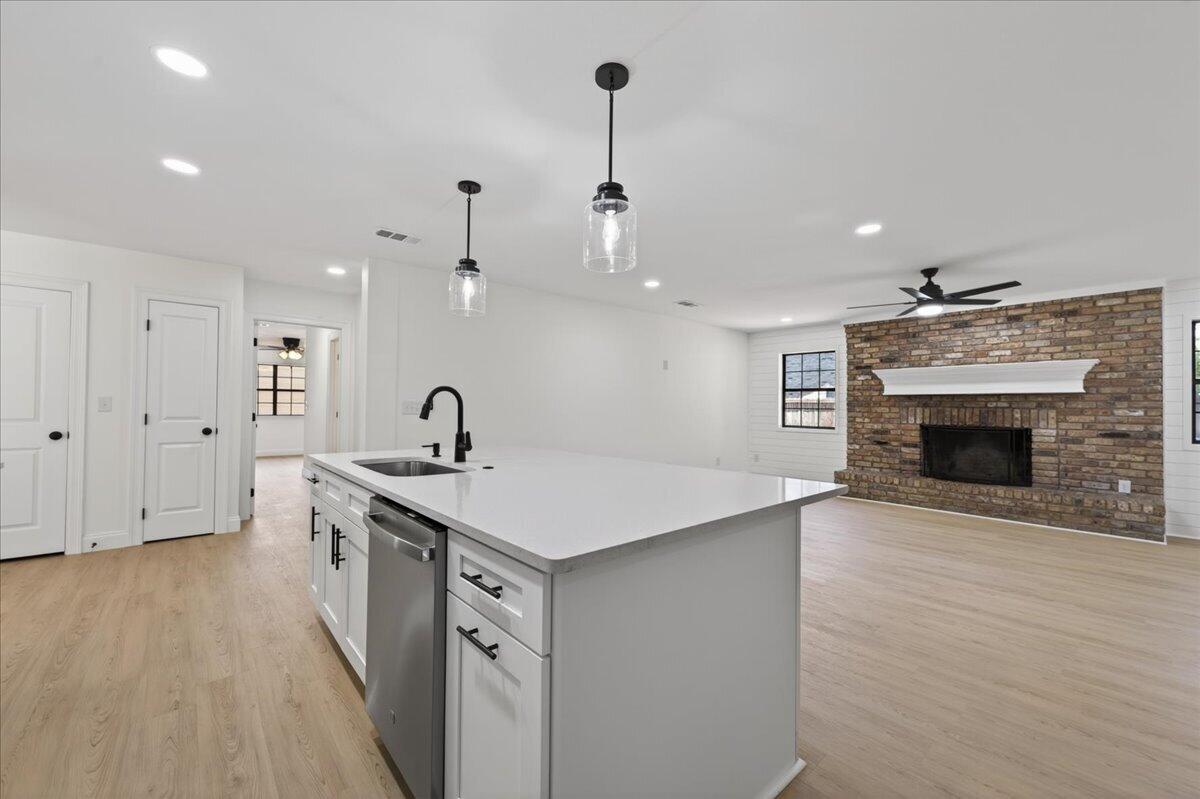 1467 Live Oak Street