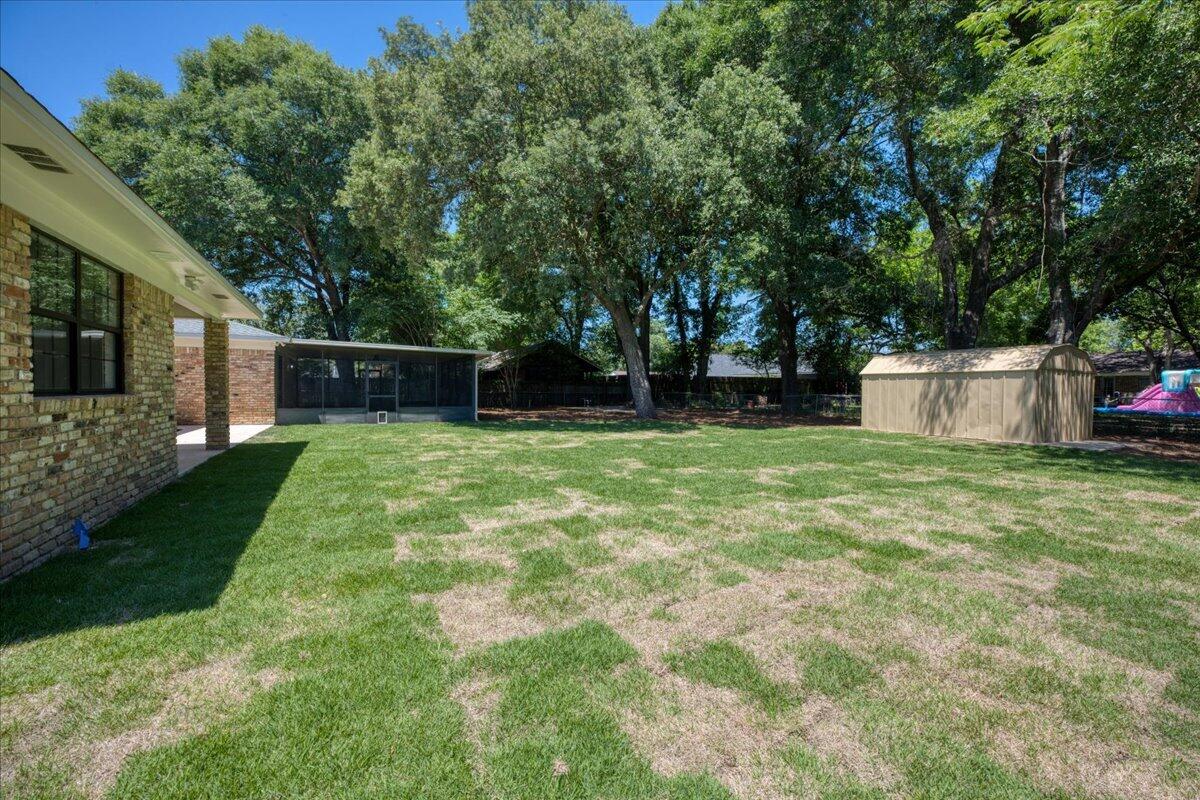 1467 Live Oak Street