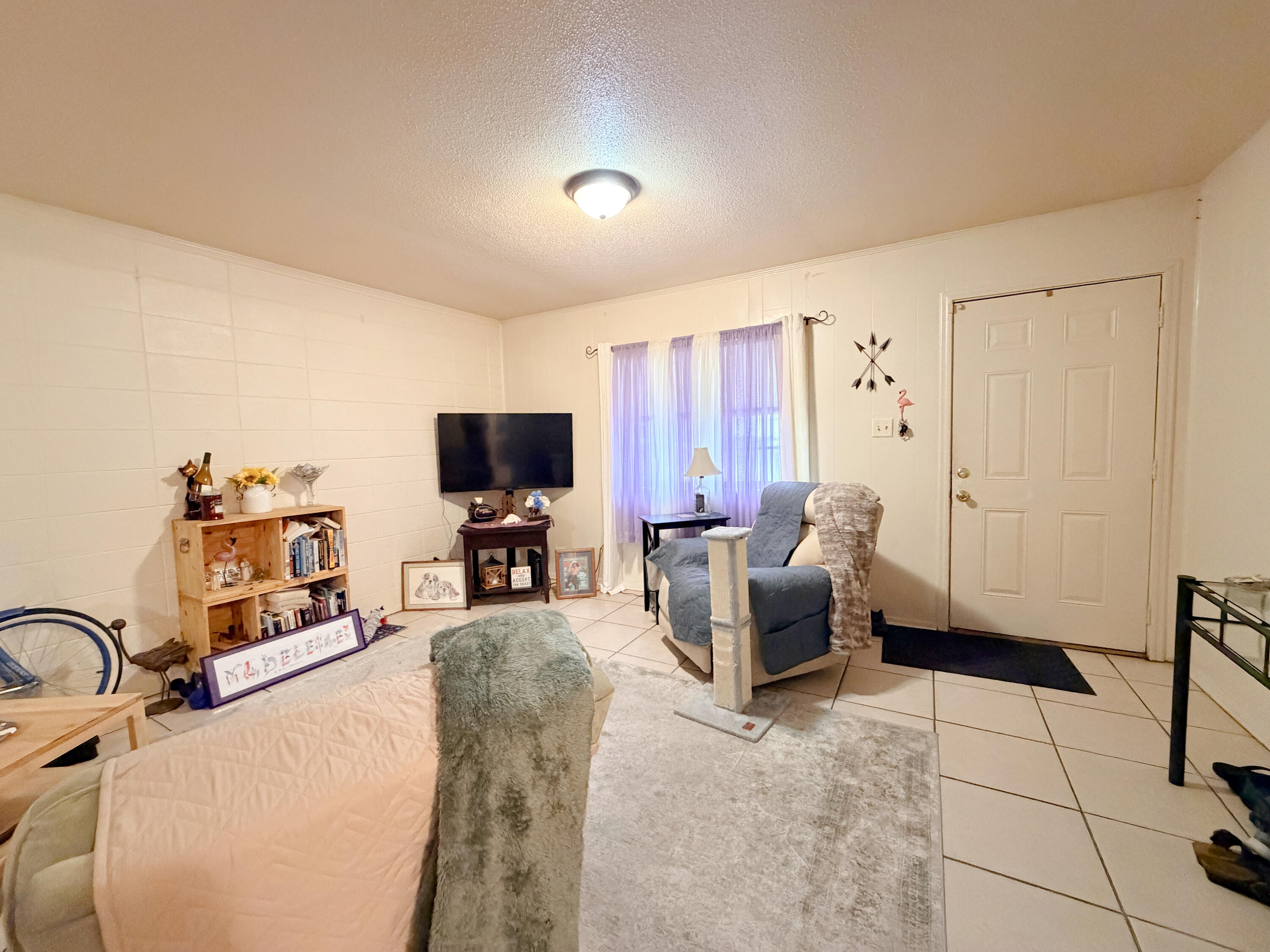 210 NW Dates Avenue
