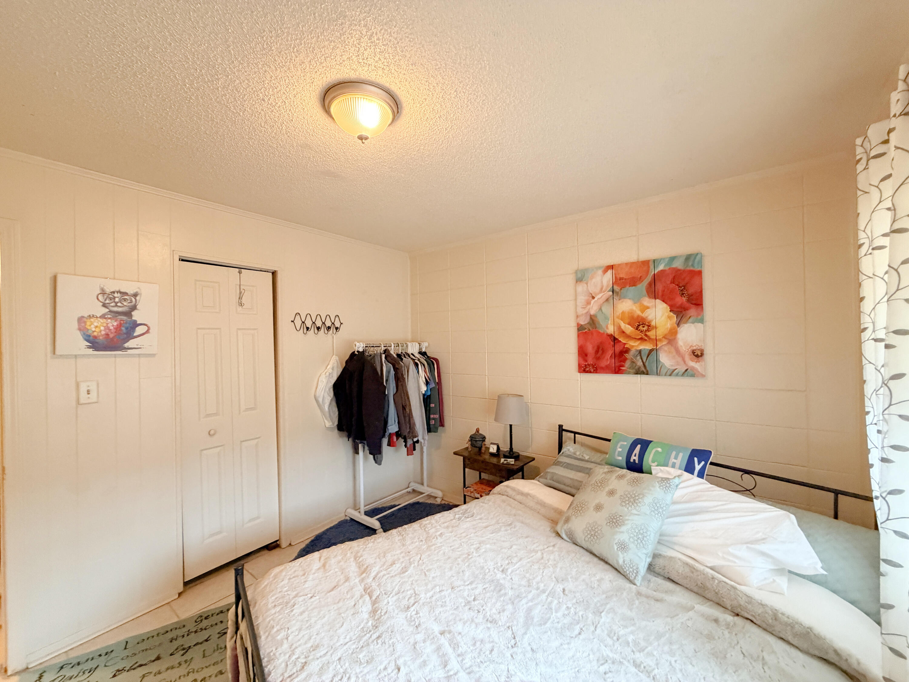 210 NW Dates Avenue