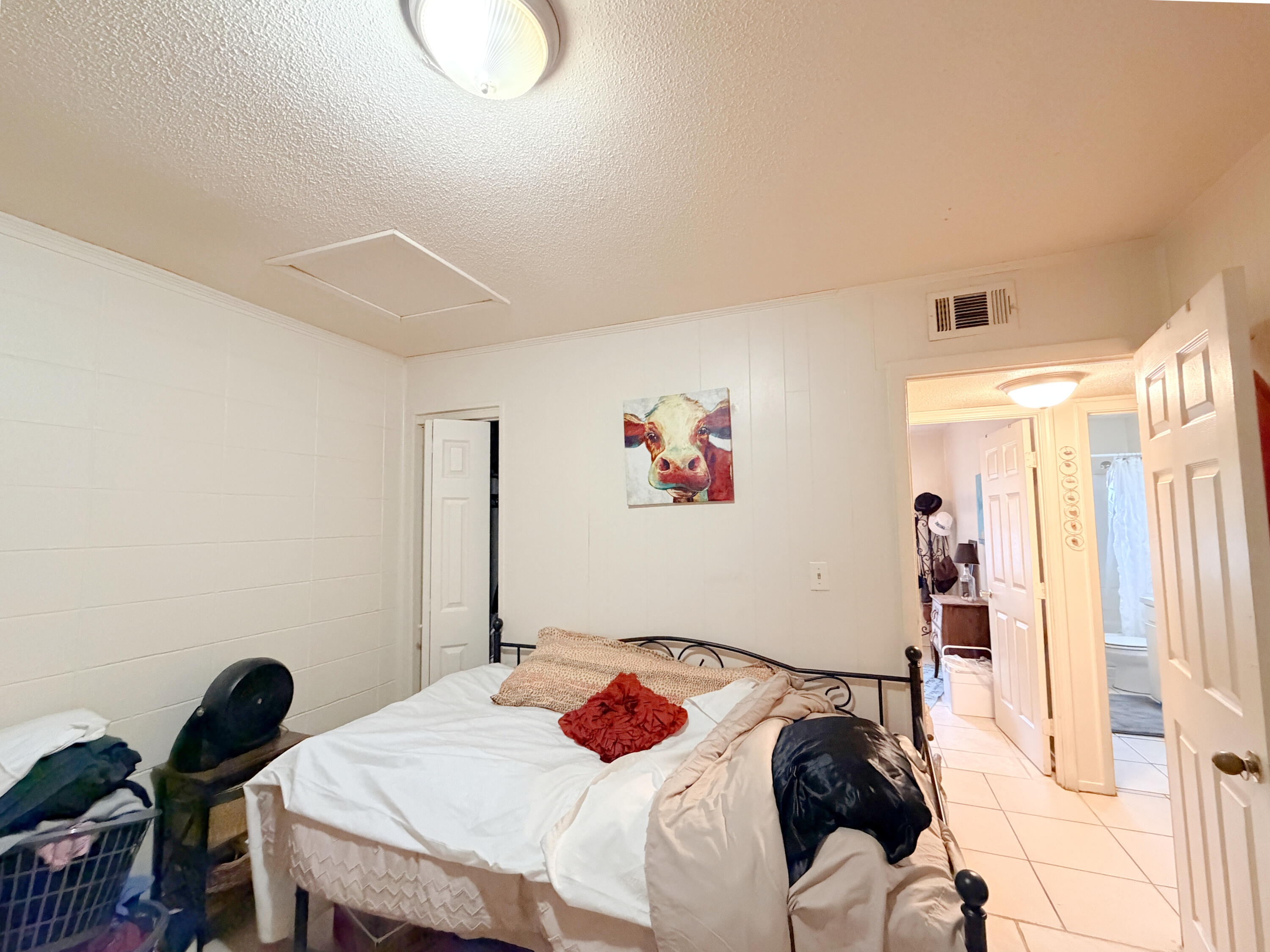 210 NW Dates Avenue