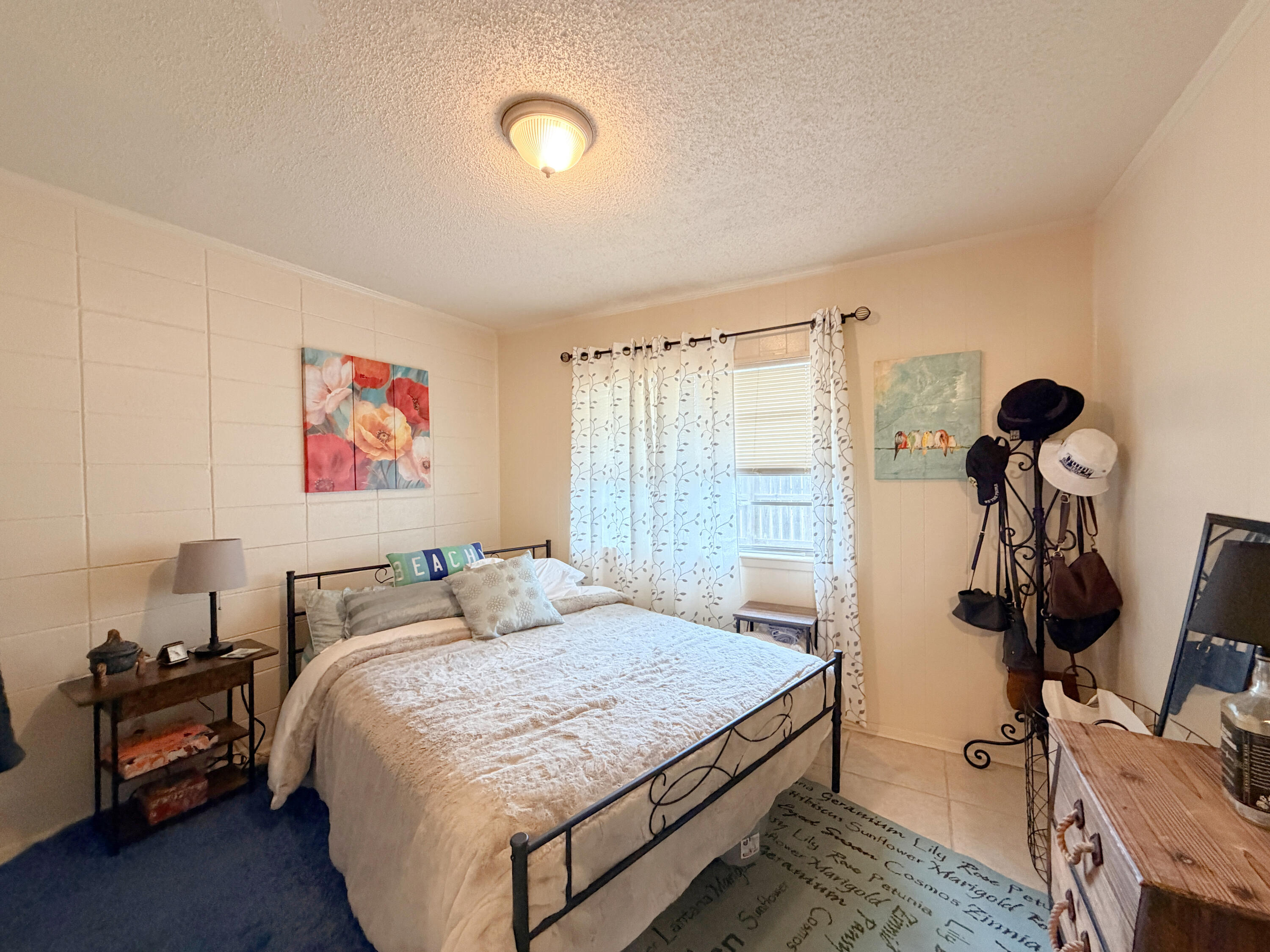 210 NW Dates Avenue