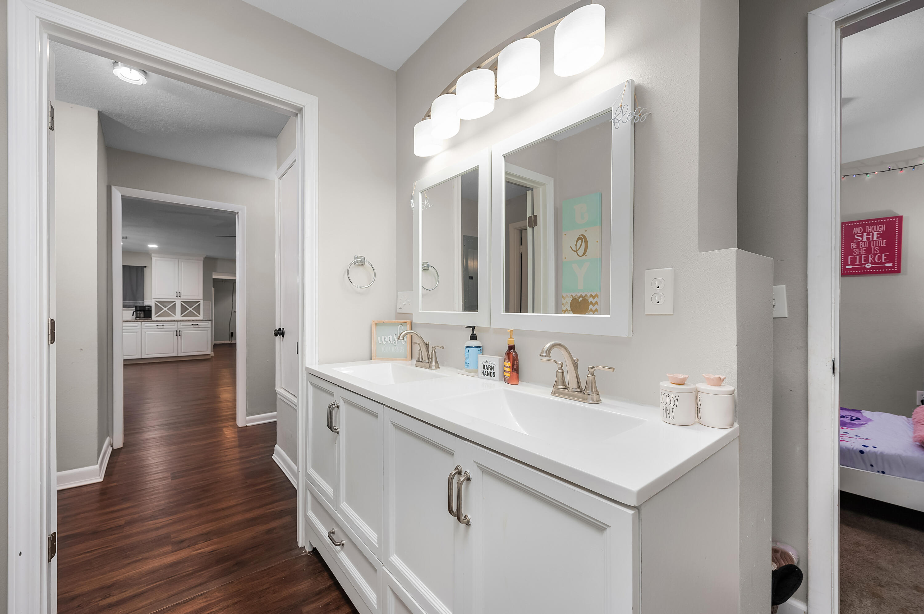 48 NW Hemlock Drive
