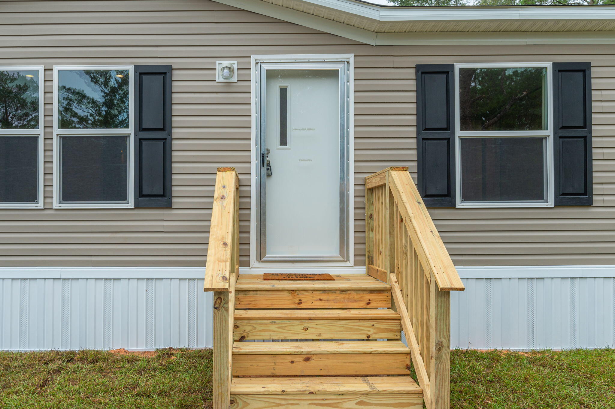 143 W Snowdrop Street, DeFuniak Springs