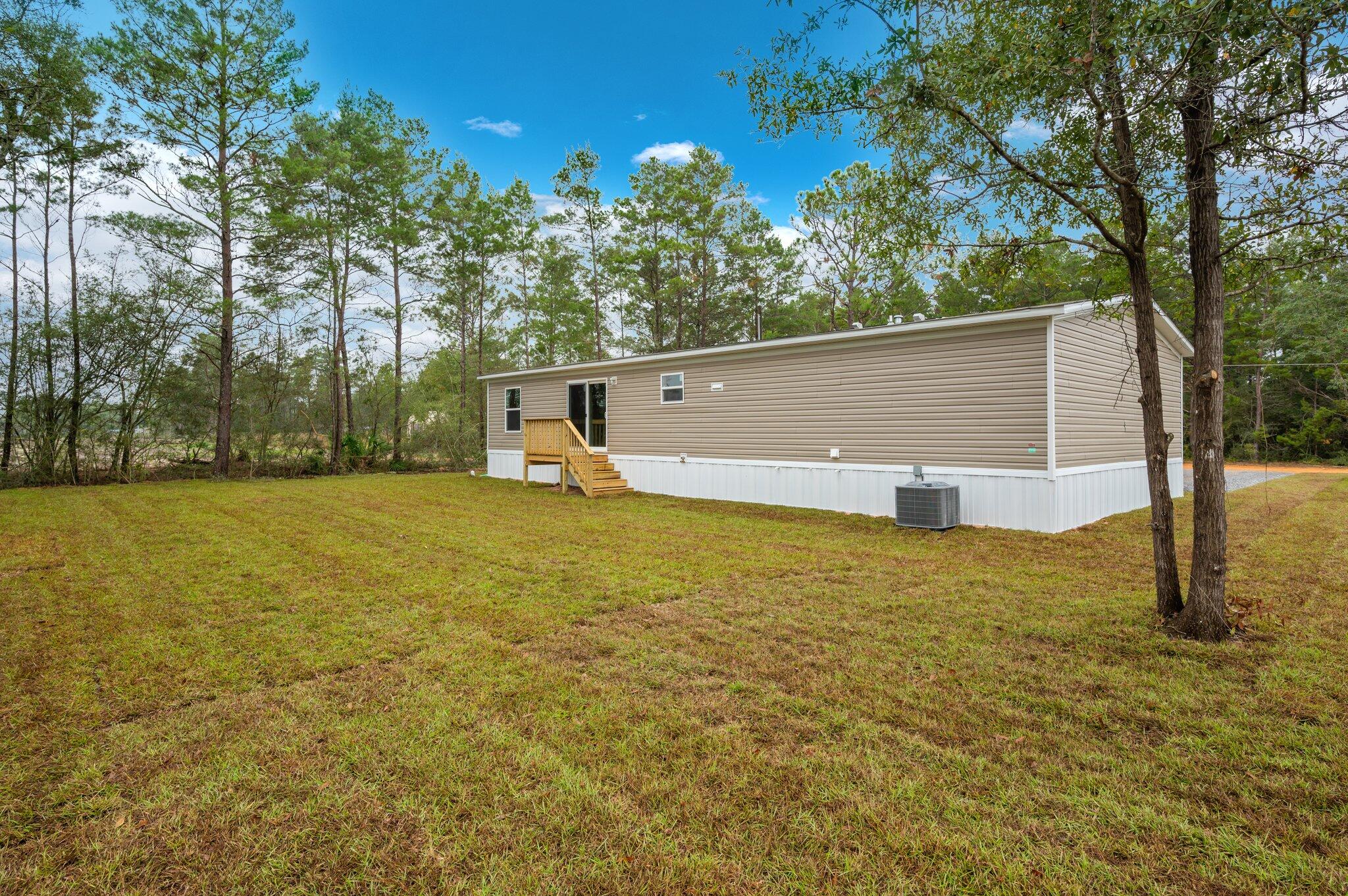 143 W Snowdrop Street, DeFuniak Springs