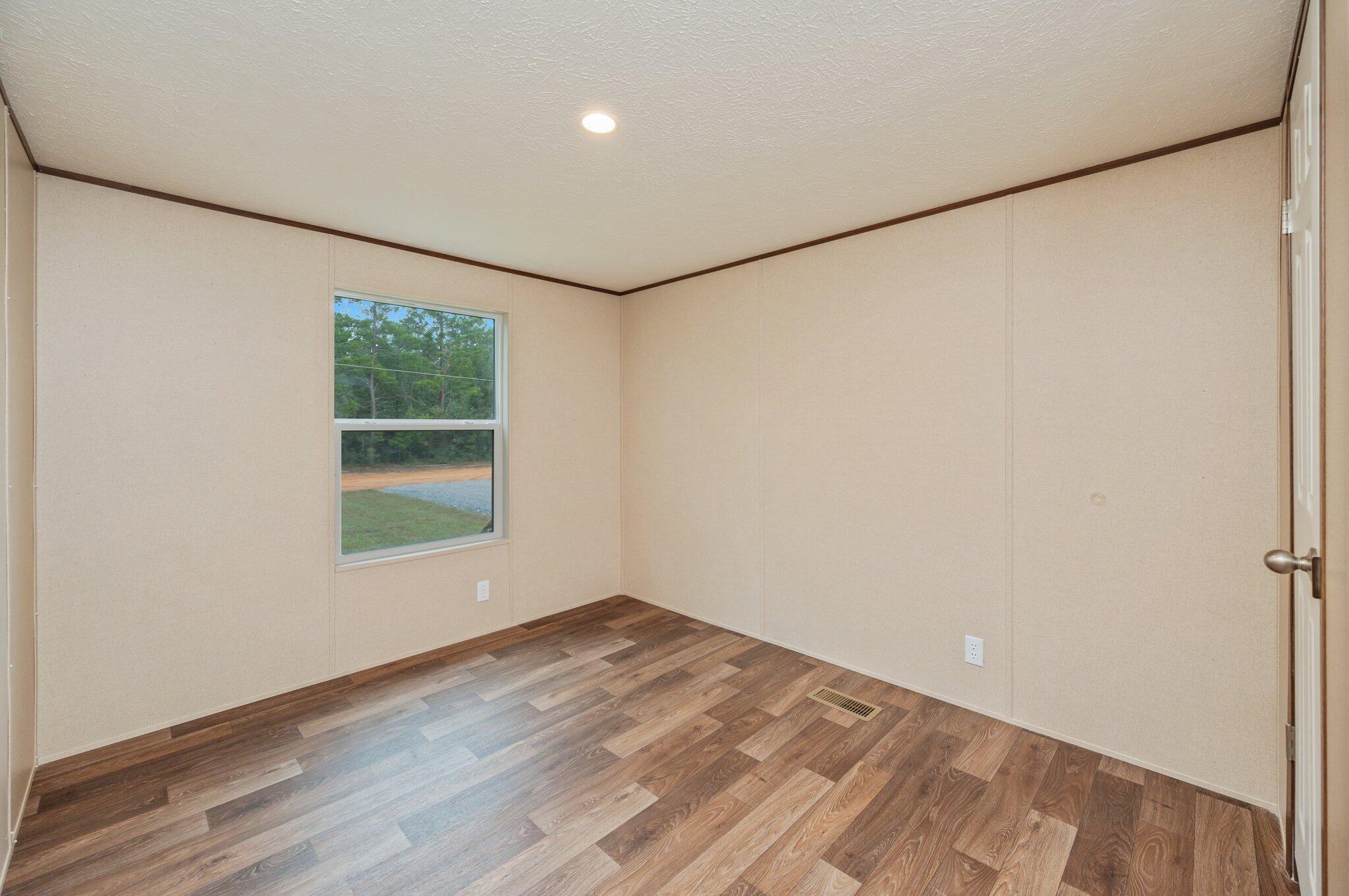 143 W Snowdrop Street, DeFuniak Springs