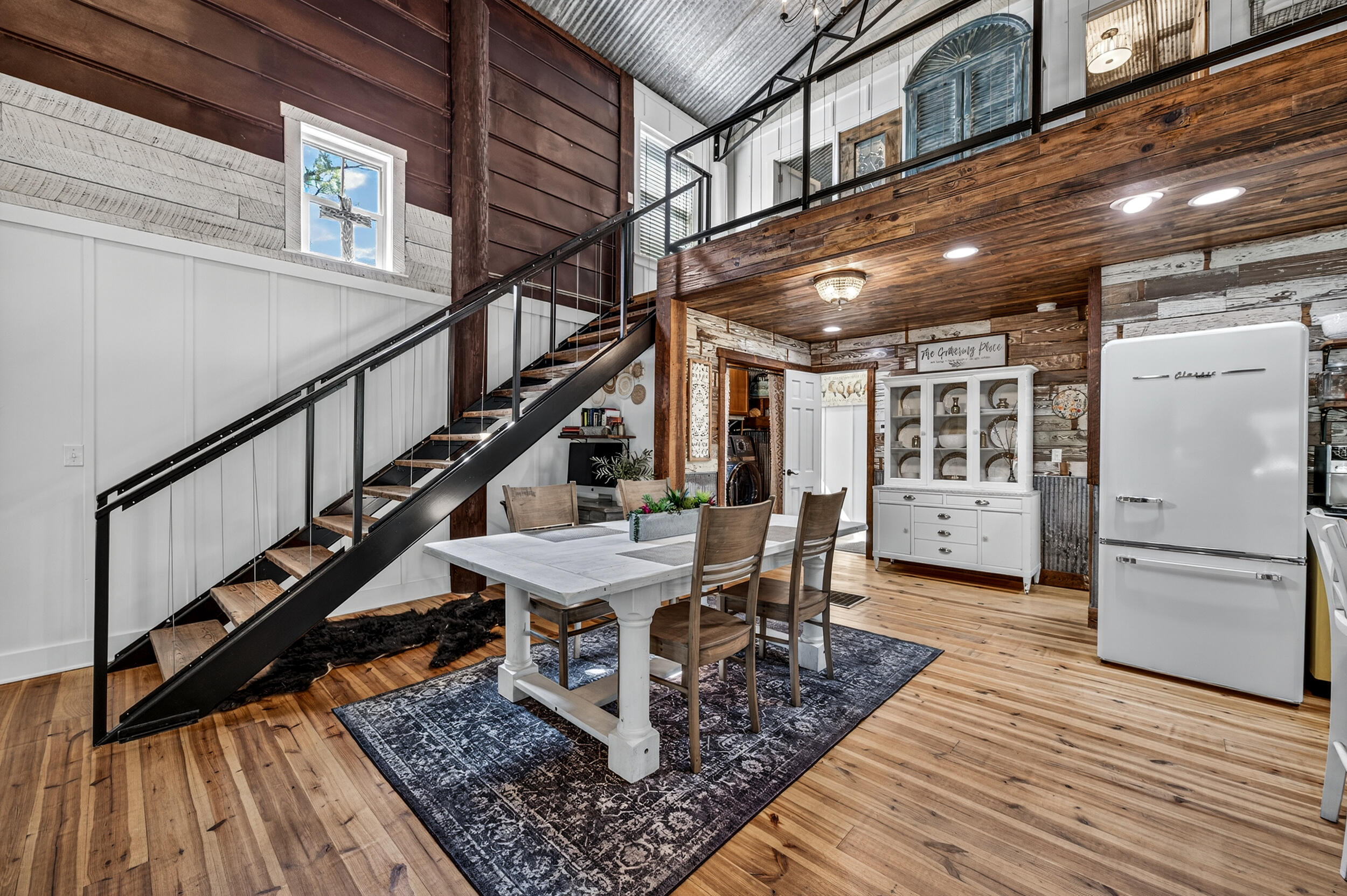81 W Nursery Road