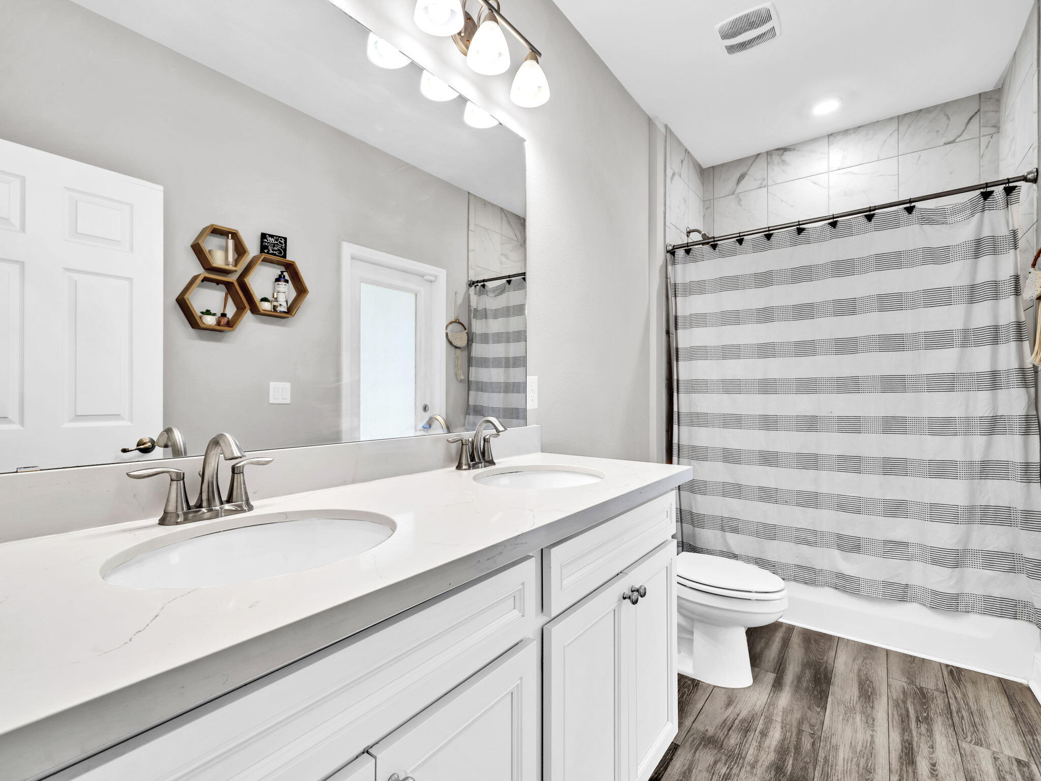 1056 Brushed Dune Circle