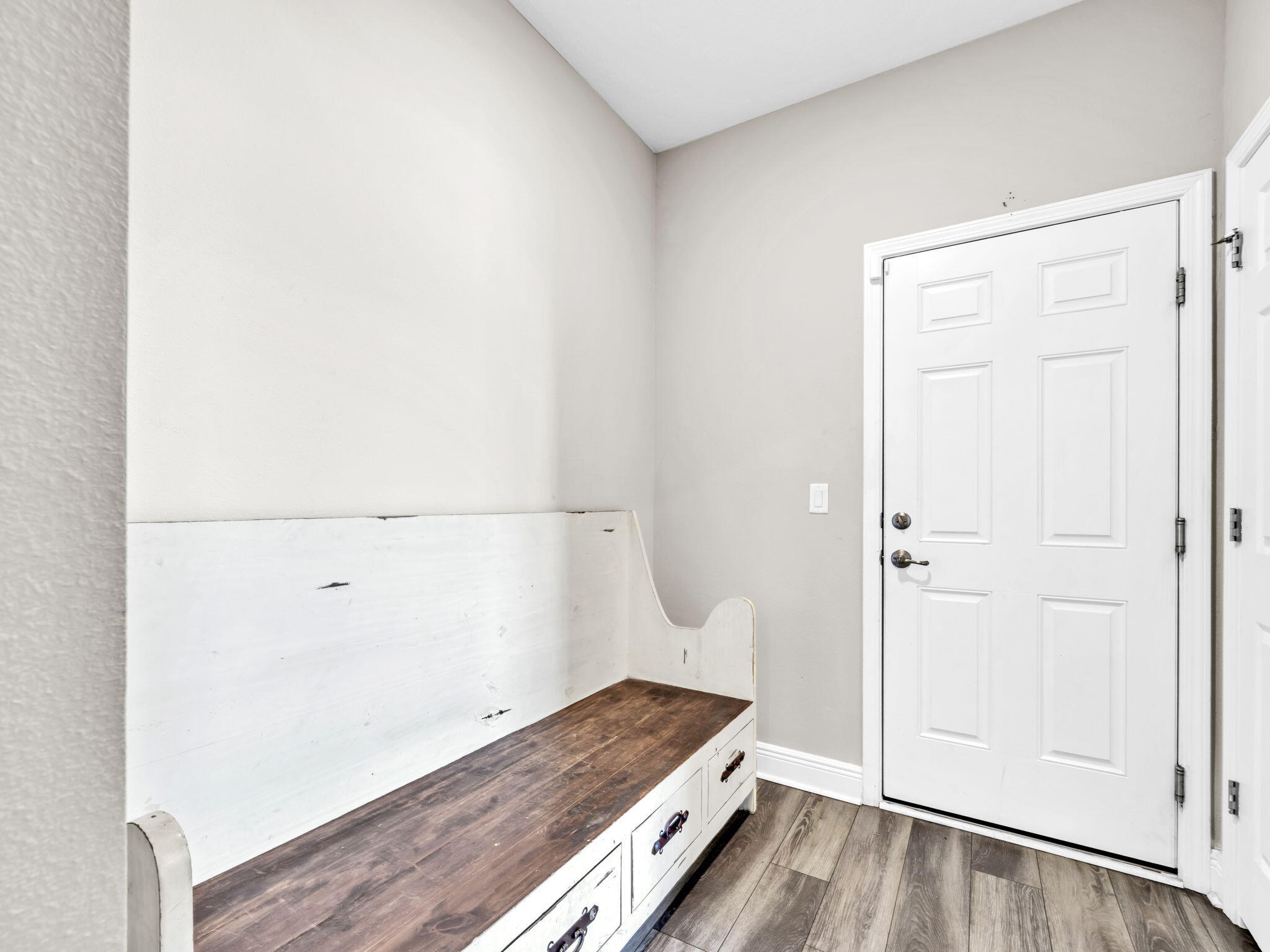 1056 Brushed Dune Circle