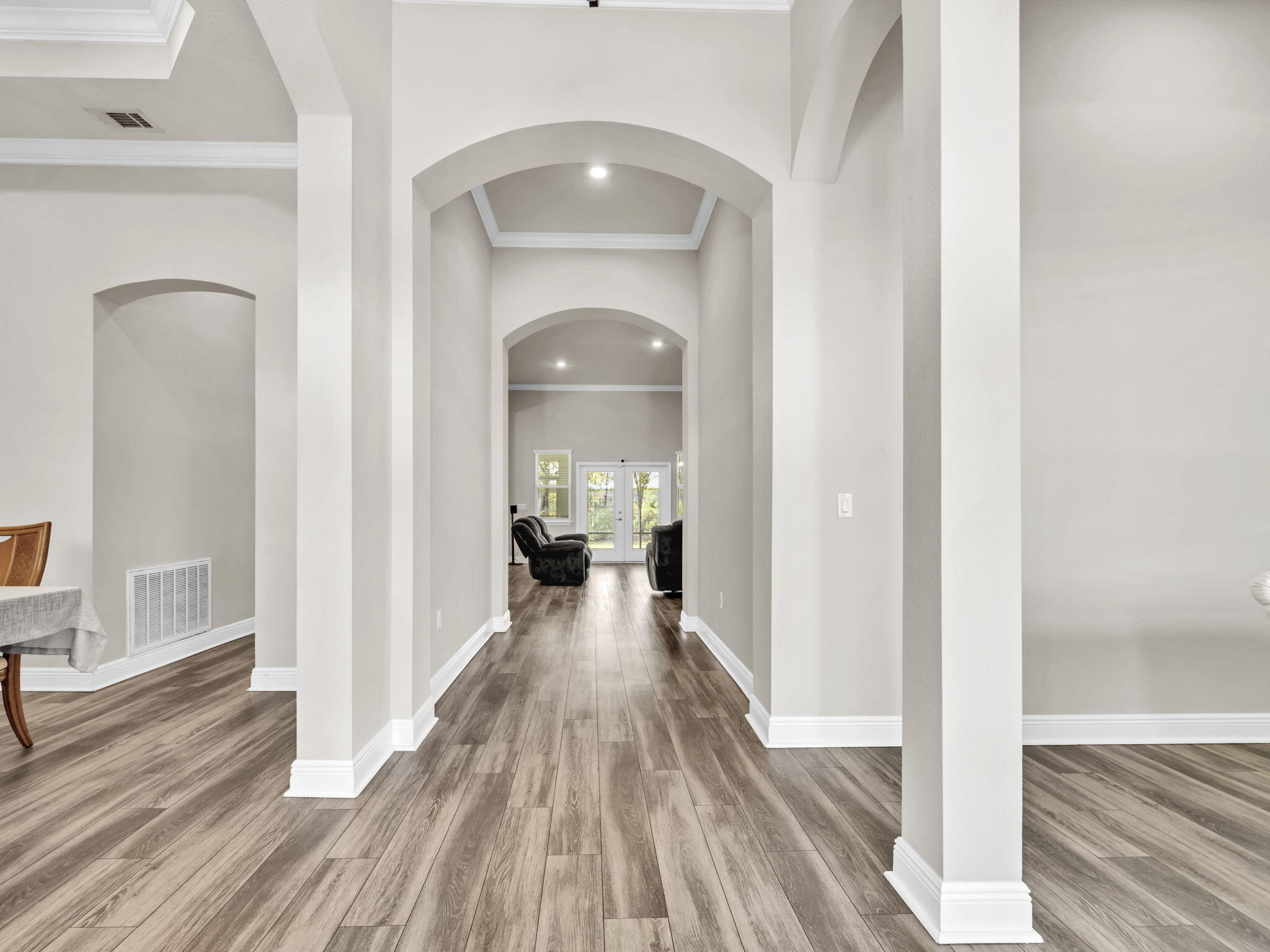 1056 Brushed Dune Circle