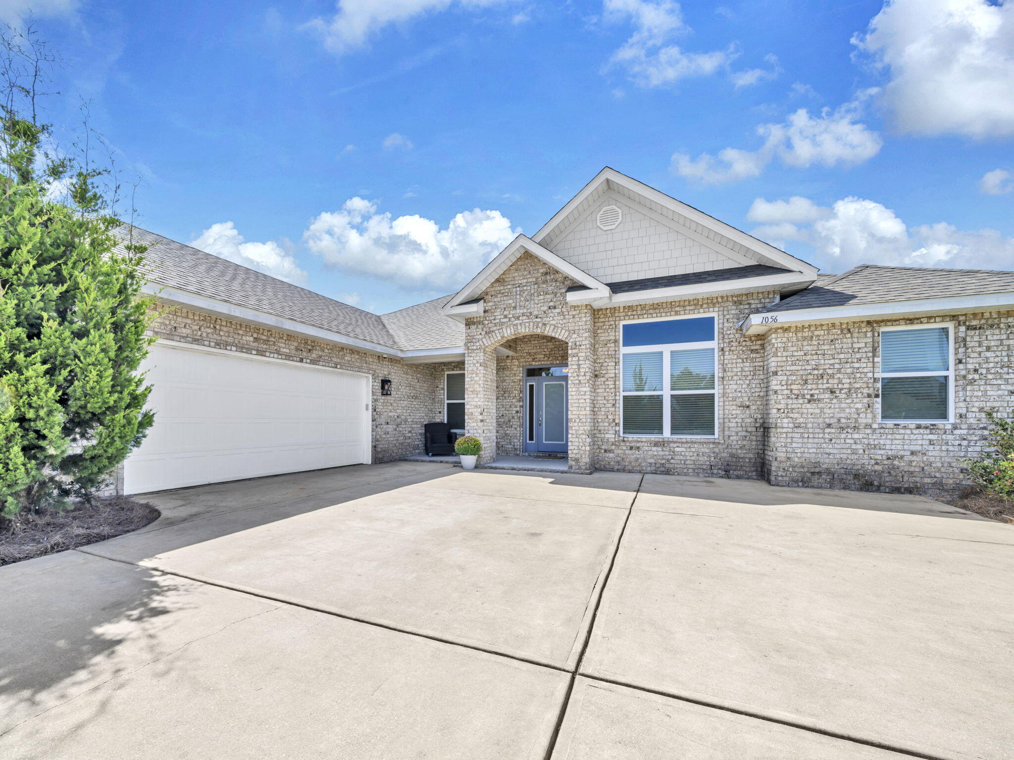 1056 Brushed Dune Circle